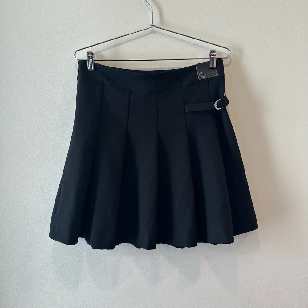 Express Black Pleated Mini Skirt with Buckle Detail – Size M, NWT - Picture 1 of 6